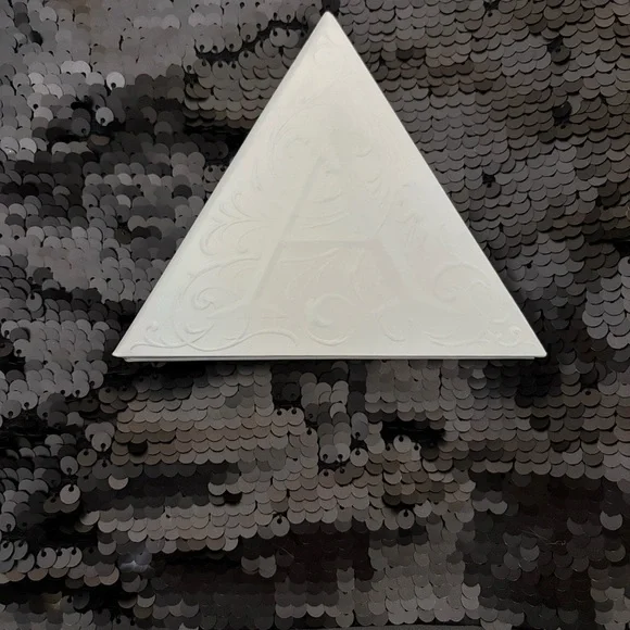 Kat Von D Holographic Eyeshadow Palette with Amethyst and Opal - Picture 3 of 5